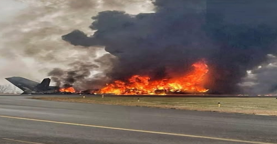 PLANE WITH MORE THAN 244 ONBOARD CRASH