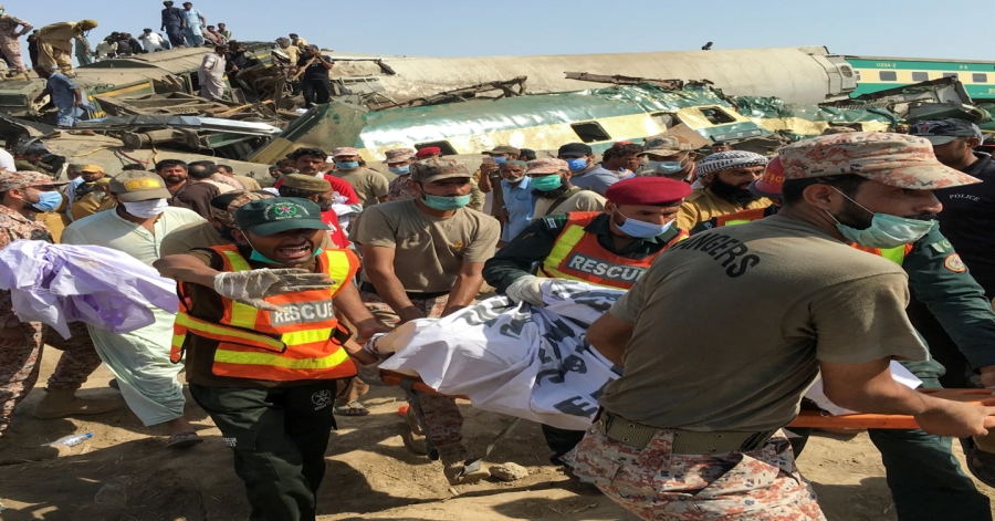 Massive accident leaves more than 65 people without life.
